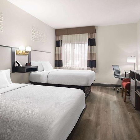 Ramada By Wyndham Locust Grove Exterior foto