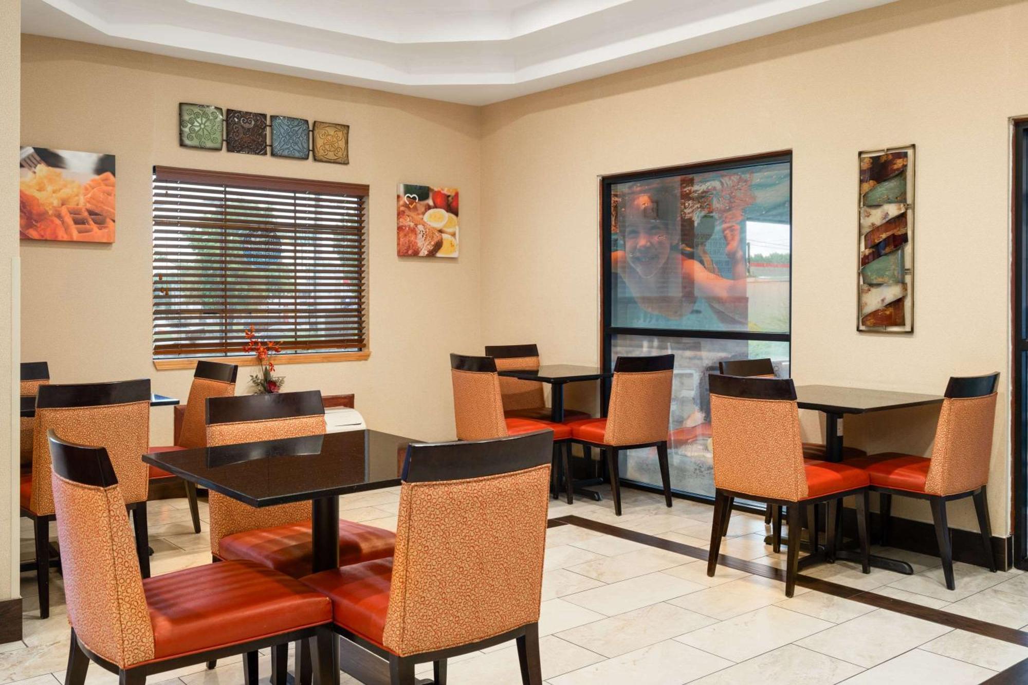 Ramada By Wyndham Locust Grove Exterior foto