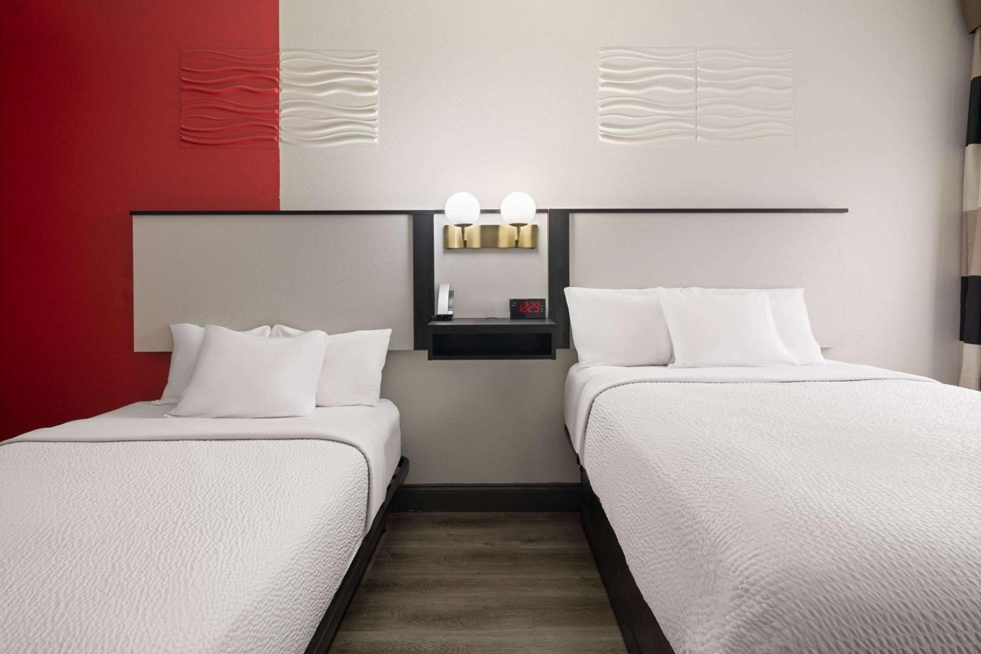 Ramada By Wyndham Locust Grove Exterior foto