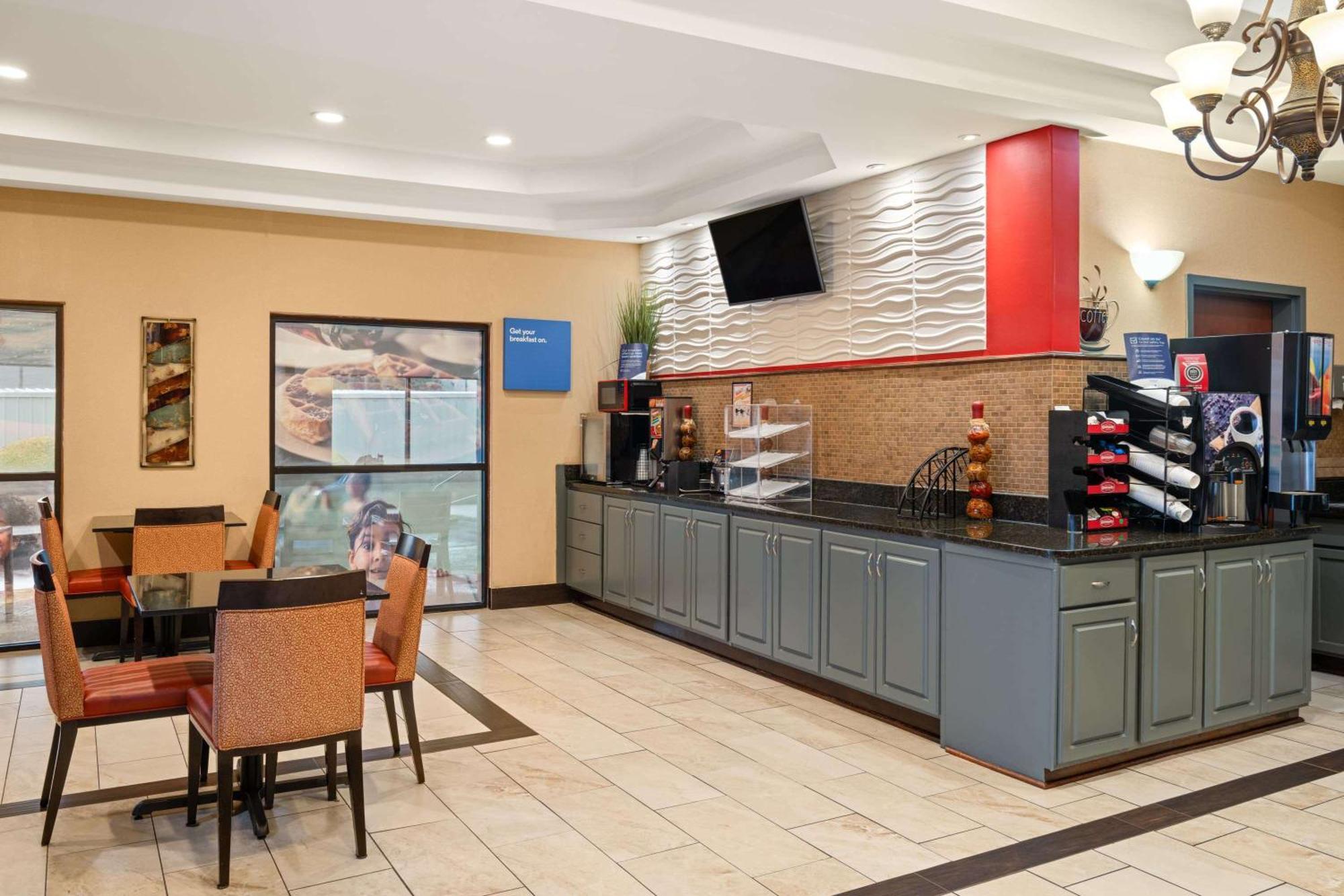 Ramada By Wyndham Locust Grove Exterior foto